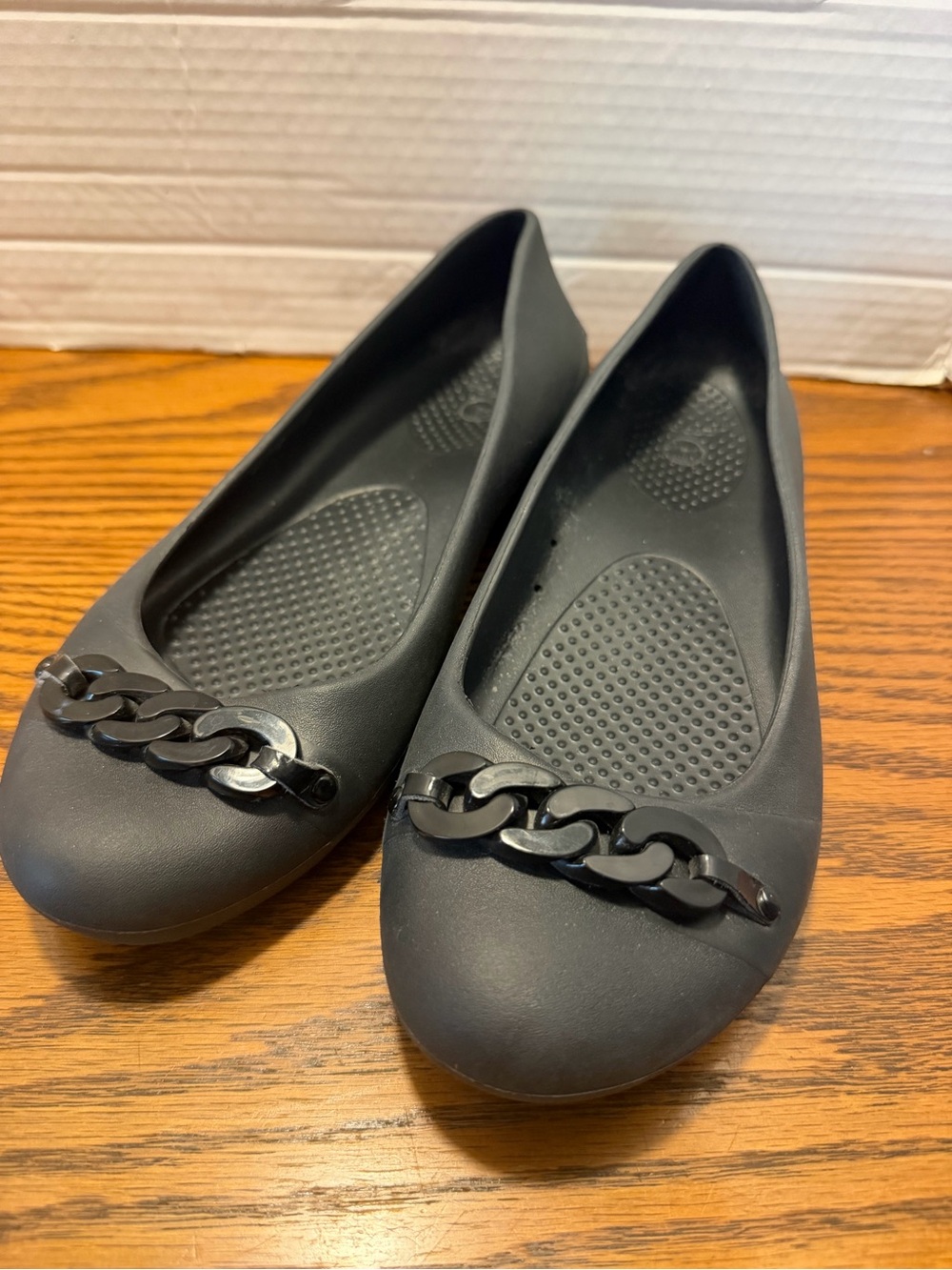 CROCS Black Chain-Accent Ballet Flats comfortable size 8